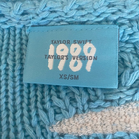 Taylor Swift Official 1989 Cardigan - Picture 3 of 11
